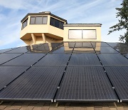 solor panels on roof of tasting room
