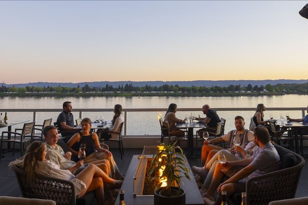 Exterior of Willamette Valley Vineyards Lake Oswego Tasting Room and Restaurant 